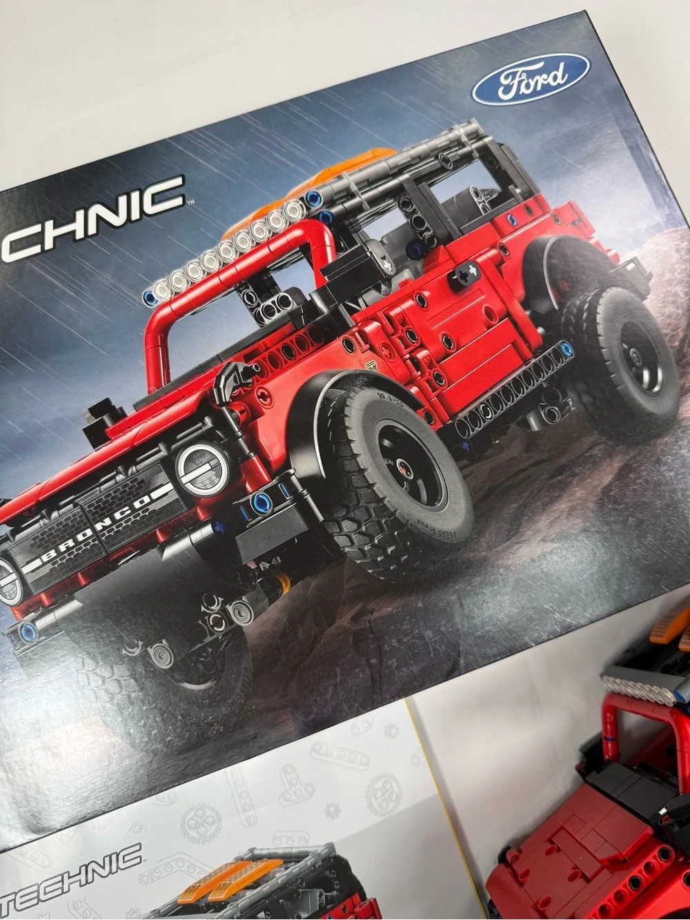 LEGO Technic Ford Bronco SUV 42213 943 Pieces Complete Box Instructions Built